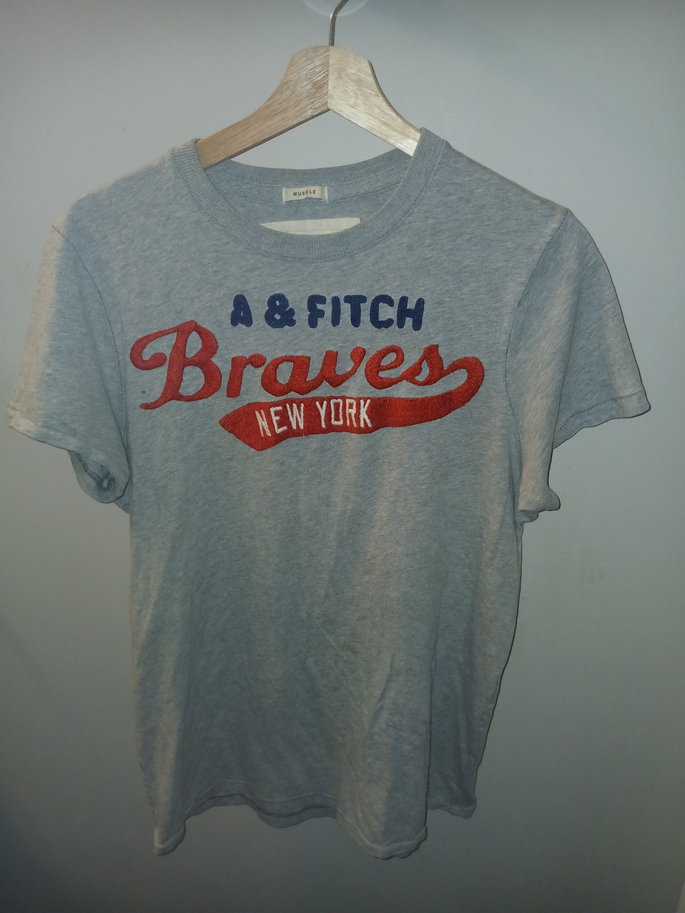Mens A&F Braves New York Graphic Tee - Light Gray with Red & Navy